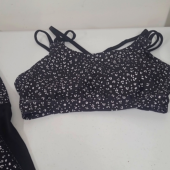 Like new Juicy Couture sport excercise or casual top and bottom matching set. - Picture 4 of 9